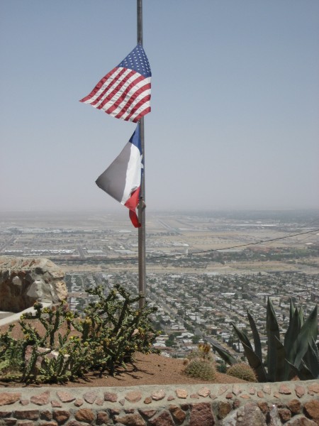 Wyler Tram - El Paso (Flags at the top of the Mt.)